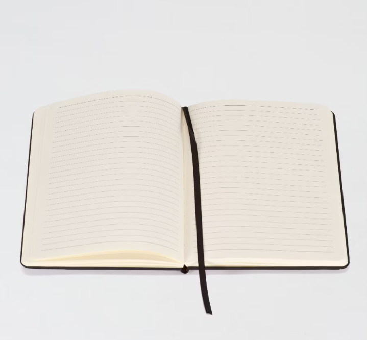 Gepersonaliseerd notitieboekje met naam en liniaalpapier